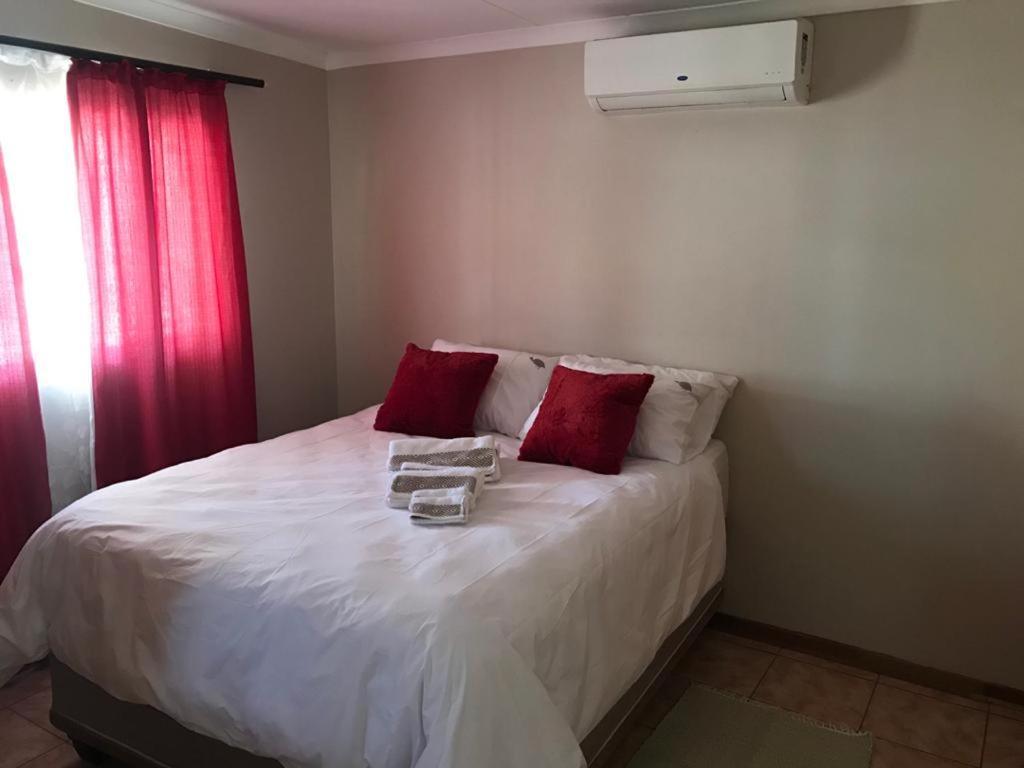 Urbanlife Keetmanshoop Accommodation Buitenkant foto